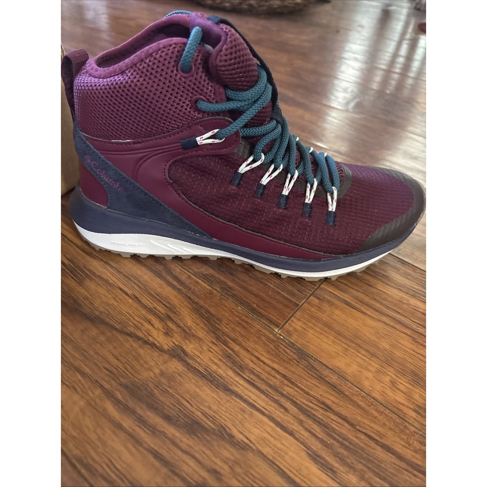 Columbia Women s Trailstorm Mid Waterproof Sneaker Size 7